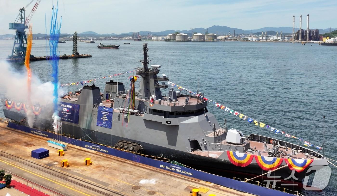 본문 이미지 - HD현대중공업이 인도한 2400톤급 필리핀 원해경비함 1번함 라자술라이만함(HD현대 제공)