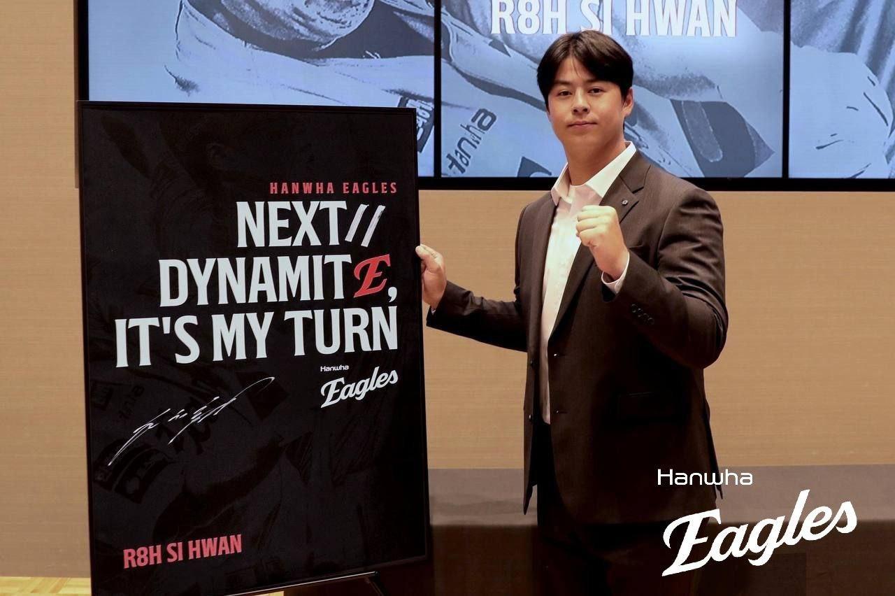 본문 이미지 - 노시환이 한화 이글스와 계약기간 11년, 최대 307억 원 조건으로 비FA 다년 계약을 맺었다. (한화 이글스 제공)