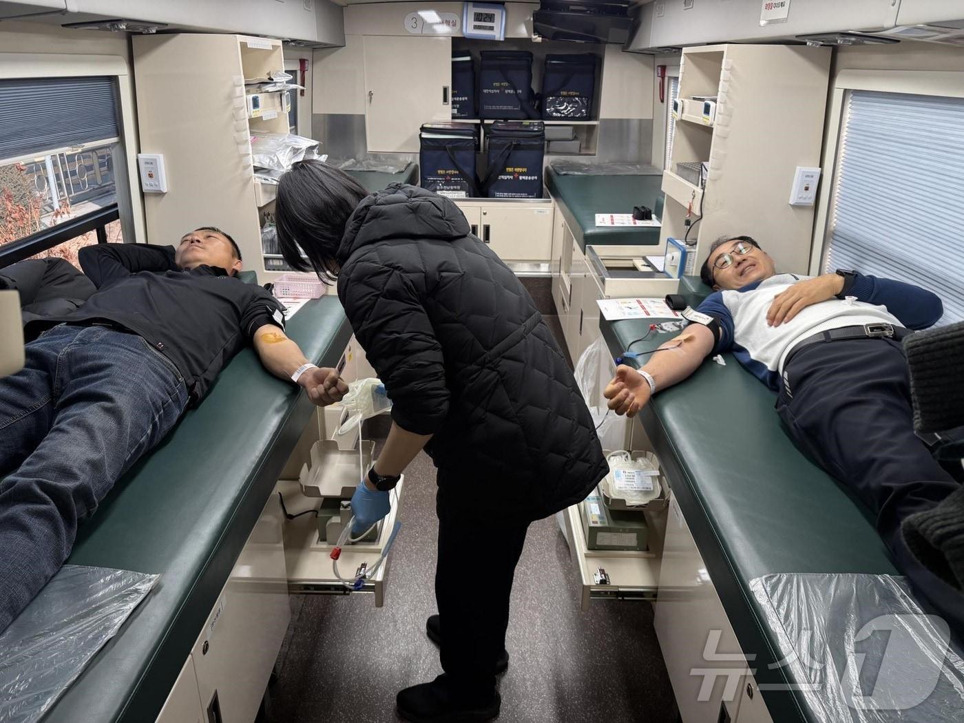 본문 이미지 - 강진군 성전면 청년회가 주관한 헌혈행사.(강진군 제공, 재배포 및 DB 금지) ⓒ 뉴스1