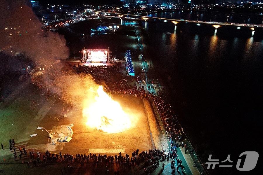 본문 이미지 - 대구 북구 산격야영장에서 열린 정월대보름 행사.(대구 북구 제공. 재판매 및 DB금지)