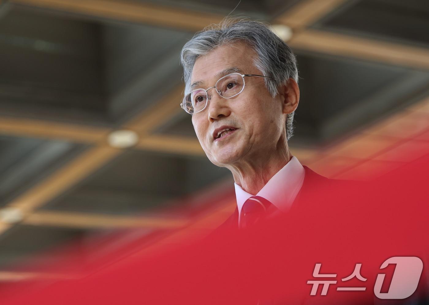 본문 이미지 - 조희대 대법원장이 지난달 23일 오전 서울 서초구 대법원으로 출근하며 더불어민주당이 추진 중인 사법개혁 3법과 관련한 질문에 답하고 있다. 2026.2.23 ⓒ 뉴스1 오대일 기자