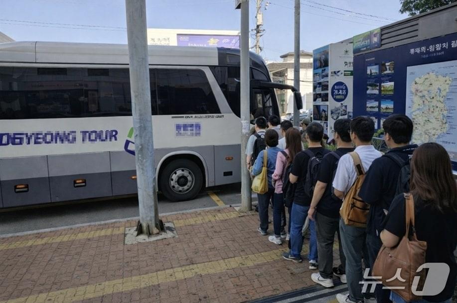 본문 이미지 - 파주시가 운영중안 적성산단 무료 통근버스. (파주시 제공, 재판매 및 DB금지)