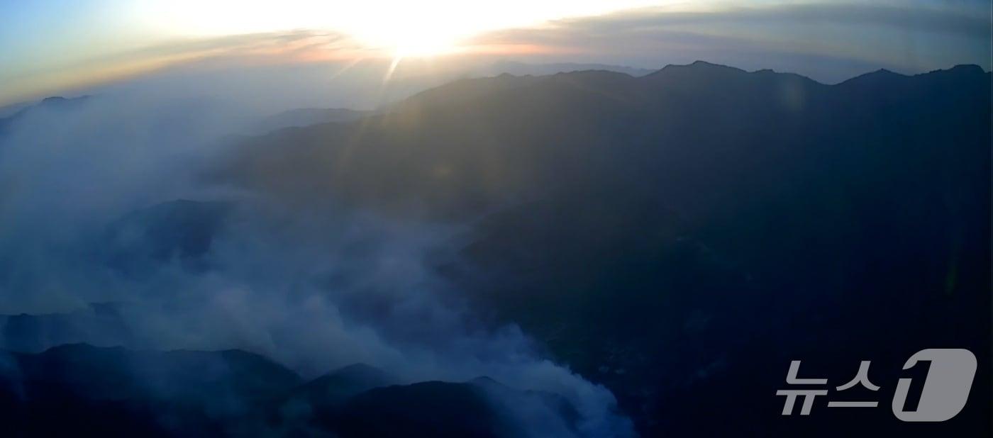 본문 이미지 - 지난 21일 오후 9시 14분께 발생한 경상남도 함양군 마천면 창원리 산불 