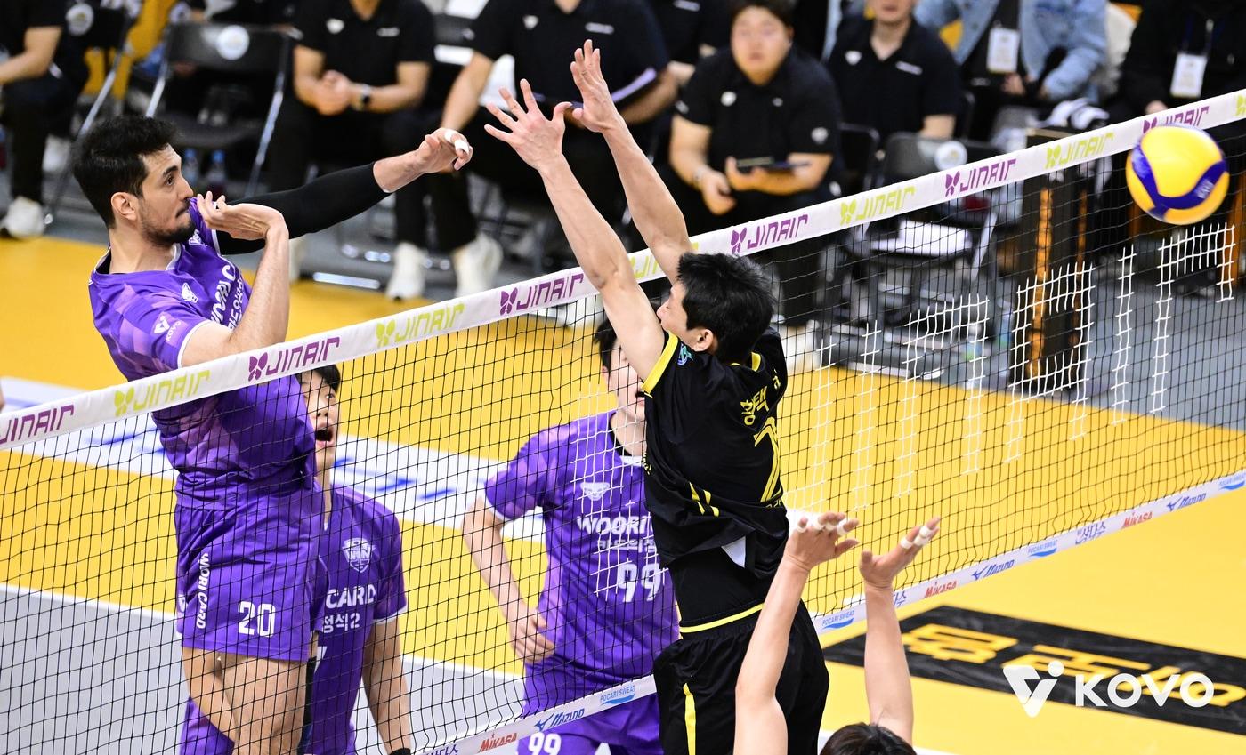 본문 이미지 - 남자 프로배구 3위 KB손해보험부터 6위 우리카드까지 봄 배구 진출권 경쟁을 이어간다. (KOVO 제공)