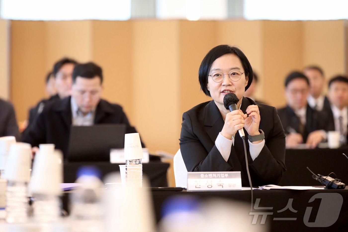 본문 이미지 - 한성숙 중소벤처기업부 장관이 23일 서울 용산구 피스앤파크컨벤션에서 열린 '방산 스타트업 육성 업무협약식'에서 인사말을 하고 있다. (중소벤처기업부 제공. 재판매 및 DB 금지) 2026.2.23 ⓒ 뉴스1