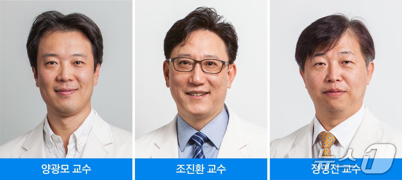 본문 이미지 - 삼성서울병원 AI연구센터는 보행, 음성, 뇌영상(MRI·PET) 등 다양한 임상 데이터를 함께 분석하는 멀티모달 인공지능(AI) 기술을 통해 파킨슨병과 파킨슨플러스 증후군 등 신경계 퇴행성 질환의 조기 진단과 예후 예측 가능성을 확인했다고 23일 밝혔다. (왼쪽부터) 양광모 센터장, 조진환 신경과 교수·정명진 영상의학과 교수.(삼성서울병원 제공)