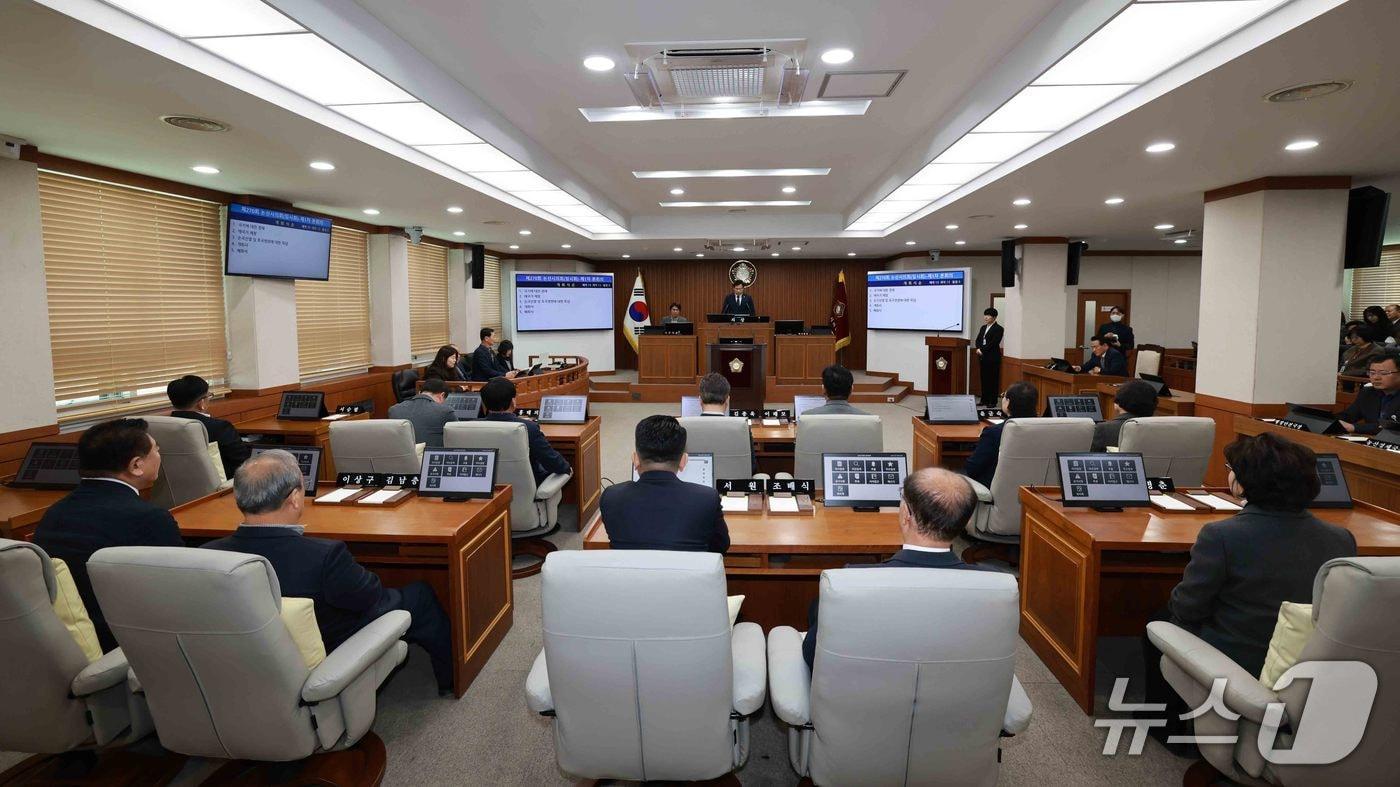 본문 이미지 -  논산시의회가 23일 제270회 임시회를 개회하고 3월 5일까지 11일간의 의사일정을 시작했다.(논산시의회 제공.재판매 및 DB금지)/뉴스1