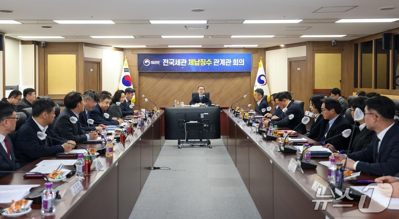 본문 이미지 - 이명구 관세청장이 23일 정부대전청사에서 체납 담당 과장 및 실무 책임자 등이 참석한 가운데 ‘전국 세관 체납징수 관계관 회의’를 주관하고 있다.(관세청 제공.재판매 및 DB금지)/뉴스1