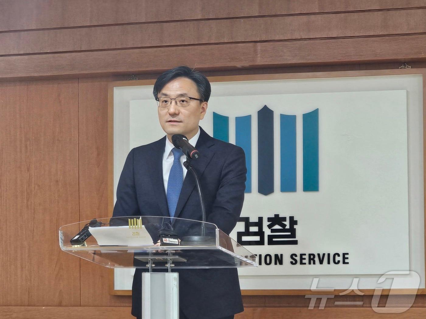 본문 이미지 - 23일 김종우 광주지검 검사장이 광주지검 중회의실에서 보완수사와 관련된 입장을 밝히고 있다. 2026.2.23 ⓒ  뉴스1 최성국 기자