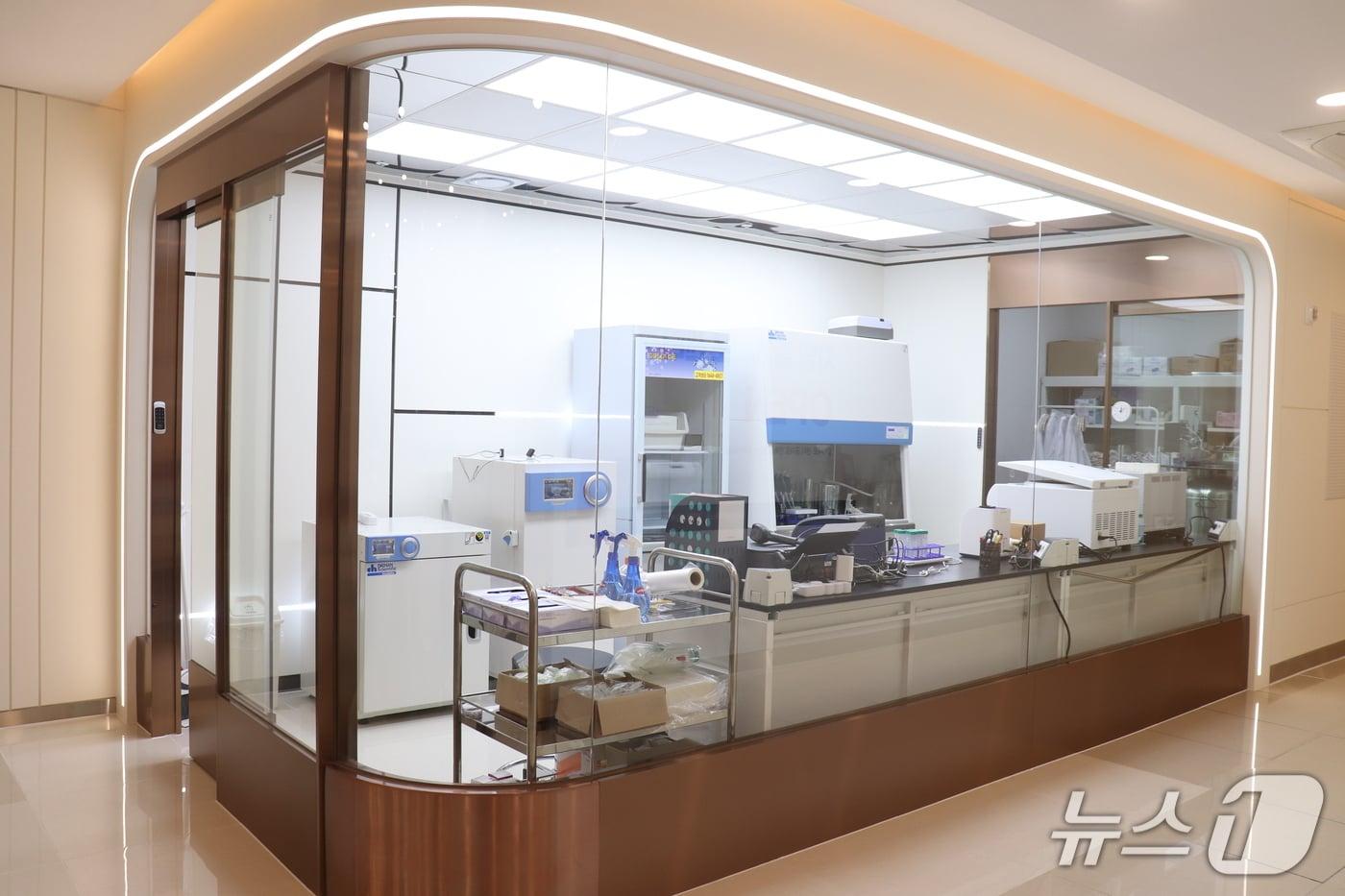 본문 이미지 - 지방줄기세포 바이오기업 모닛셀의 병의원 줄기세포 센터 유닛.(팽팽클리닉 제공)