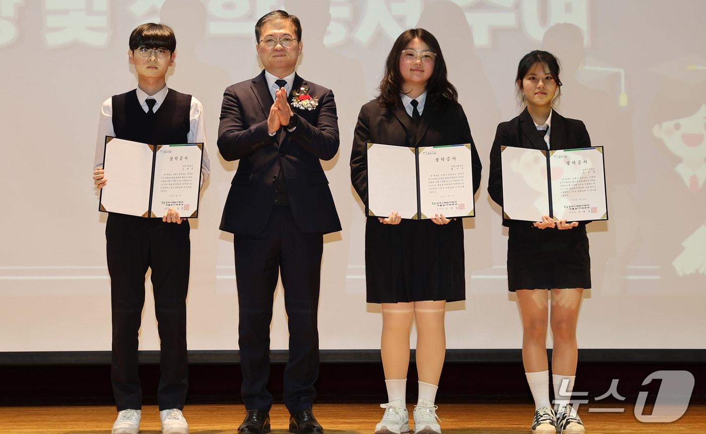 본문 이미지 - 23일 울산 남창고등학교에서 장학금 전달식이 열리고 있다. (새울원자력본부 제공. 재판매 및 DB 금지) /뉴스1