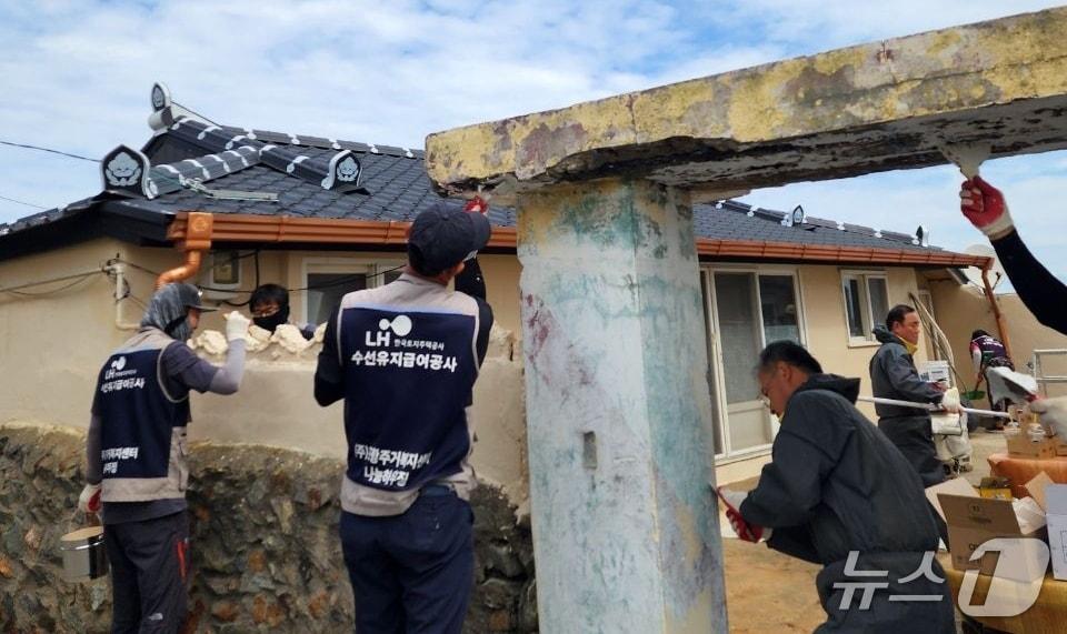 본문 이미지 - 23일 경북 포항시가 한국토지주택공사(LH) 대구경북지역본부와 함께 취약계층 주거 환경 개선 사업에 나선다 (포항시제공, 재판매 및 DB금지) 2026.2.23/뉴스1