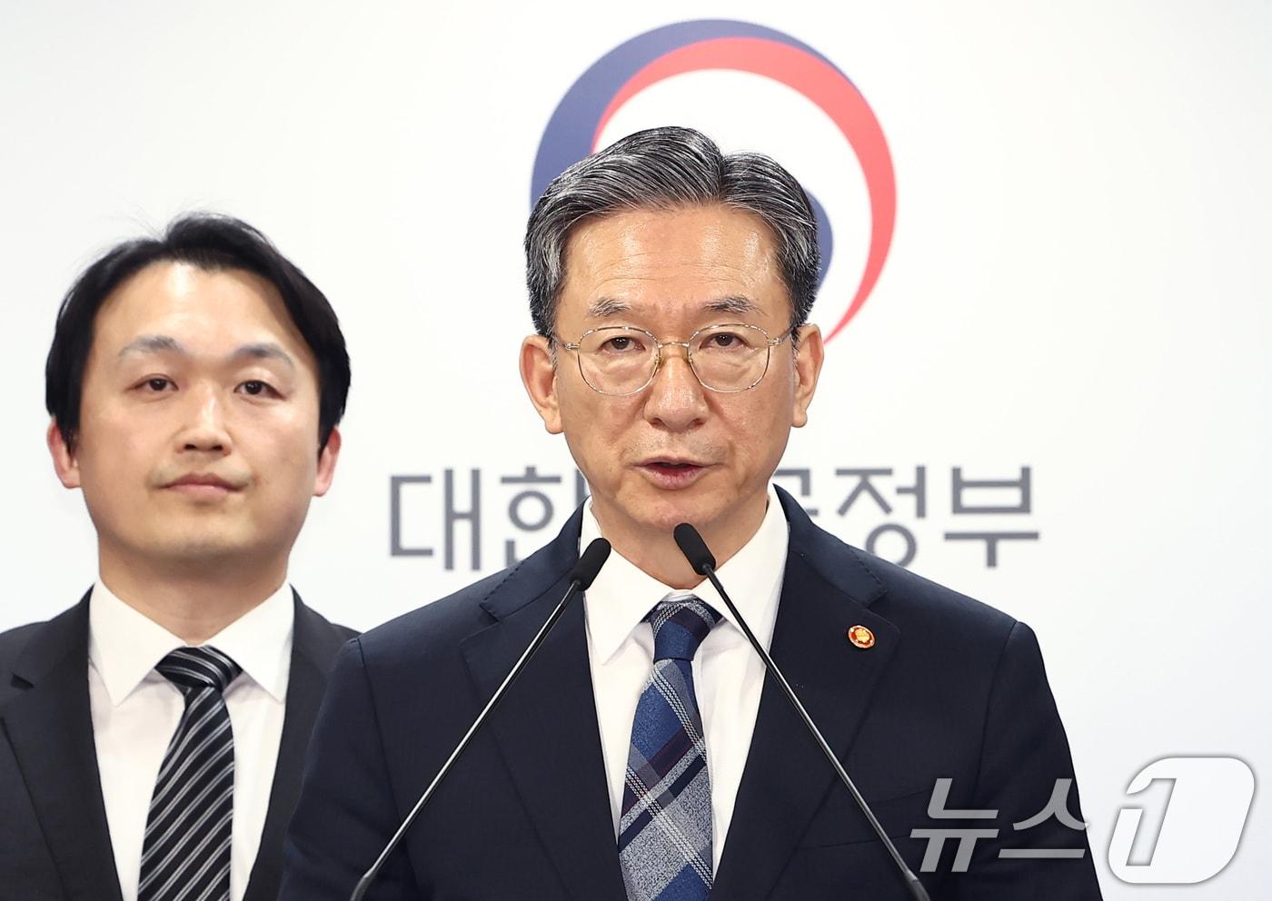 본문 이미지 - 정성호 법무부 장관. 2026.2.23 ⓒ 뉴스1 김민지 기자