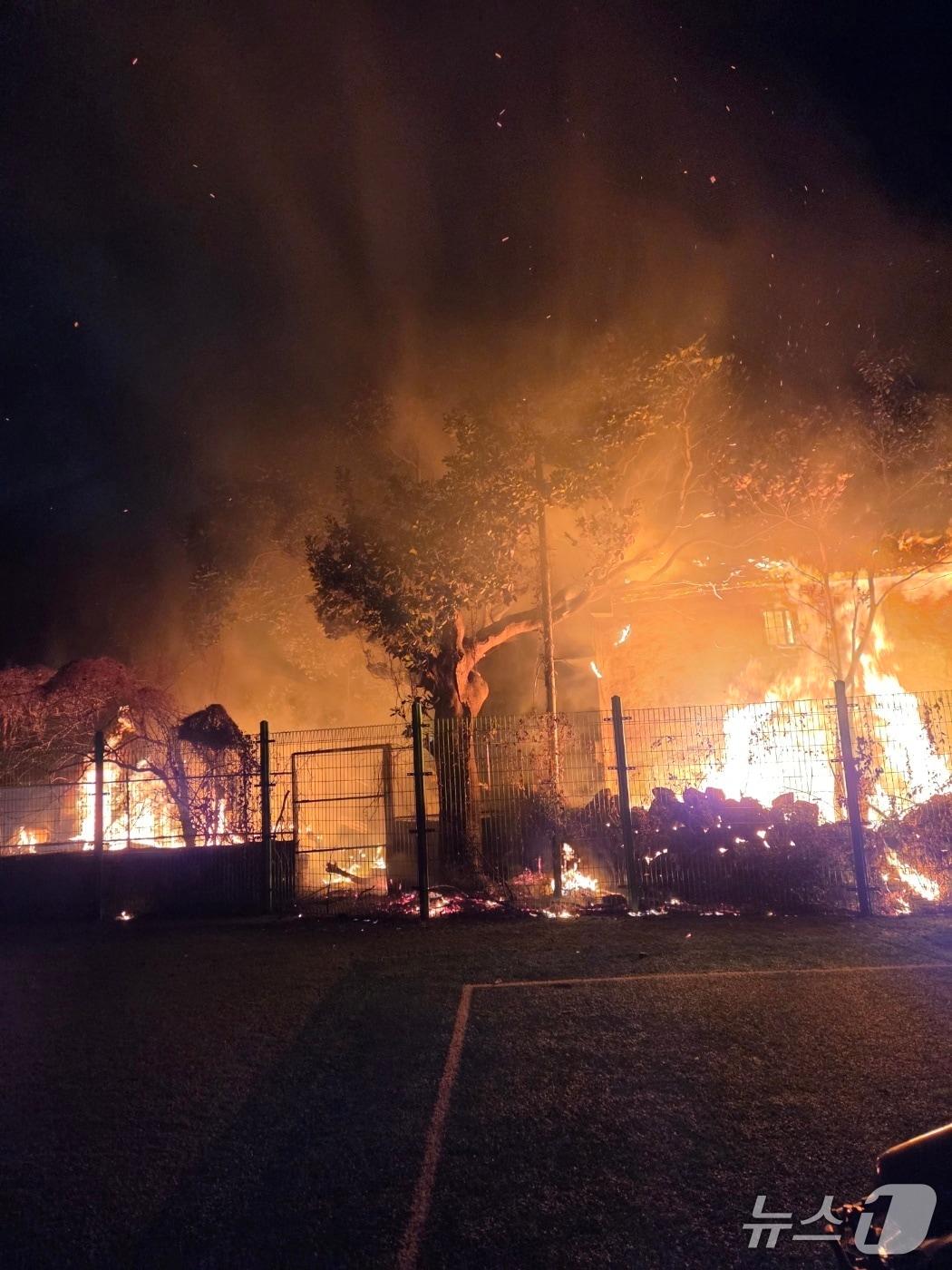 본문 이미지 - 게이트볼장 화재 현장(제주소방안전본부 제공. 재판매 및 DB금지)/뉴스1