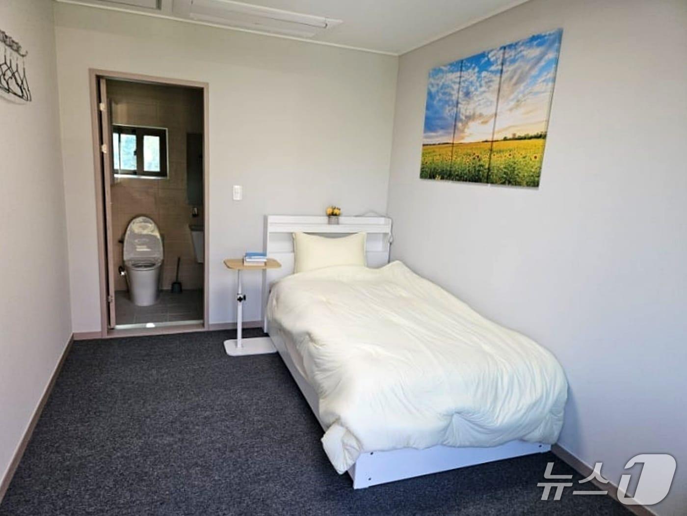 본문 이미지 - 충북 증평군이 10억 원을 들여 도안면 일원에 조성한 귀농·귀촌 체험과 업무, 숙박이 가능한 복합공간 '청춘농담(農談)누리' 숙소 모습.(증평군 제공, 재판매 및 DB금지)/뉴스1