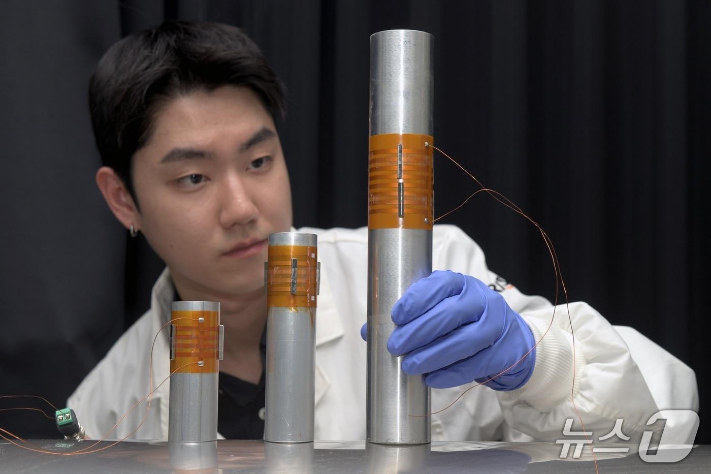 본문 이미지 - 한국표준과학연구원 연구진이 개발한 유도관 기반 전 방향 초음파 센서(표준연 제공) /뉴스1