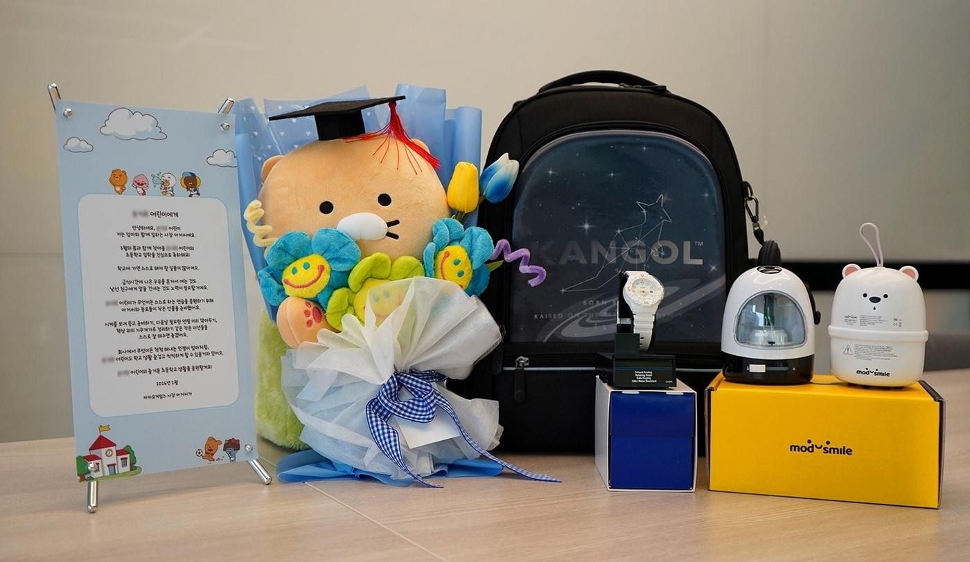 본문 이미지 - 카카오게임즈가 신학기를 맞아 임직원 자녀에게 입학 선물을 제공했다.(카카오게임즈 제공. 재판매 및 DB금지)2026.2.24 ⓒ 뉴스1