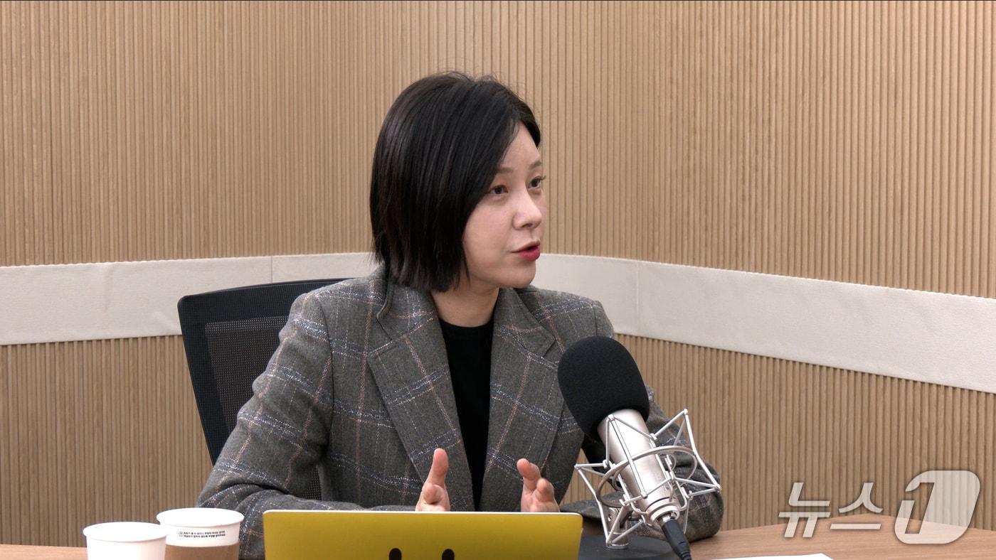 본문 이미지 - 정은혜 전 더불어민주당 의원이 24일 뉴스1TV '팩트앤뷰'에 출연해 질문에 답하고 있다.(뉴스1TV '팩트앤뷰' 캡처)