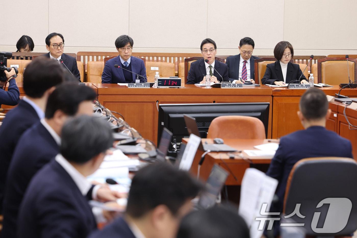 본문 이미지 - 서은종 BNP파리바 대표가 24일 서울 여의도 국회 대미투자특별법 처리를 위한 특별위원회에서 열린 한미 전략적 투자 관리를 위한 특별법안 제정에 관한 공청회애서 발언하고 있다. 2026.2.24 ⓒ 뉴스1 신웅수 기자