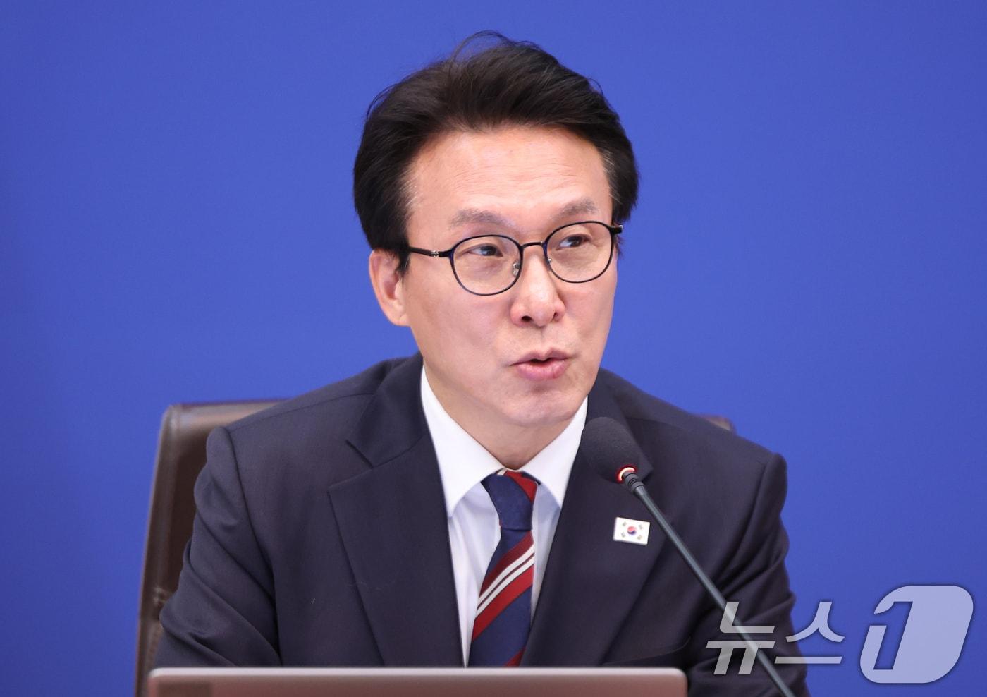 본문 이미지 - 김민석 국무총리가 24일 청와대에서 열린 국무회의에서 발언을 하고 있다. 2026.2.24 ⓒ 뉴스1 허경 기자