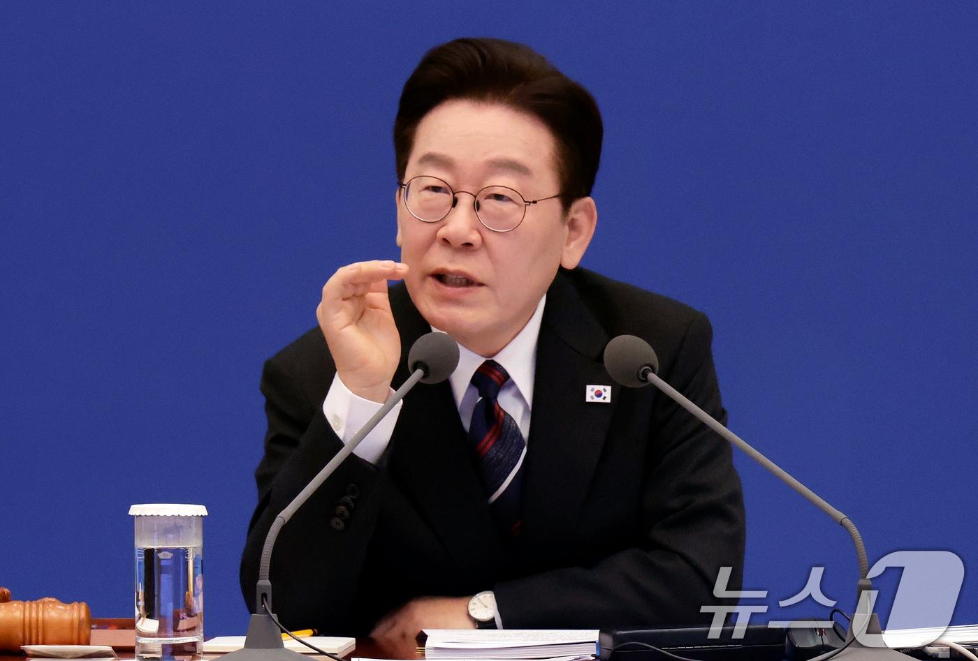 본문 이미지 - 이재명 대통령이 24일 청와대에서 열린 국무회의에서 발언을 하고 있다. 2026.2.24 ⓒ 뉴스1 허경 기자