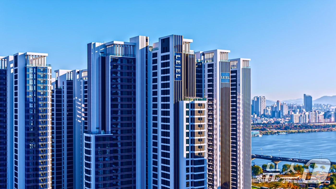 본문 이미지 - 서울 강남구 '청담 르엘' 전경.(롯데건설 제공) 