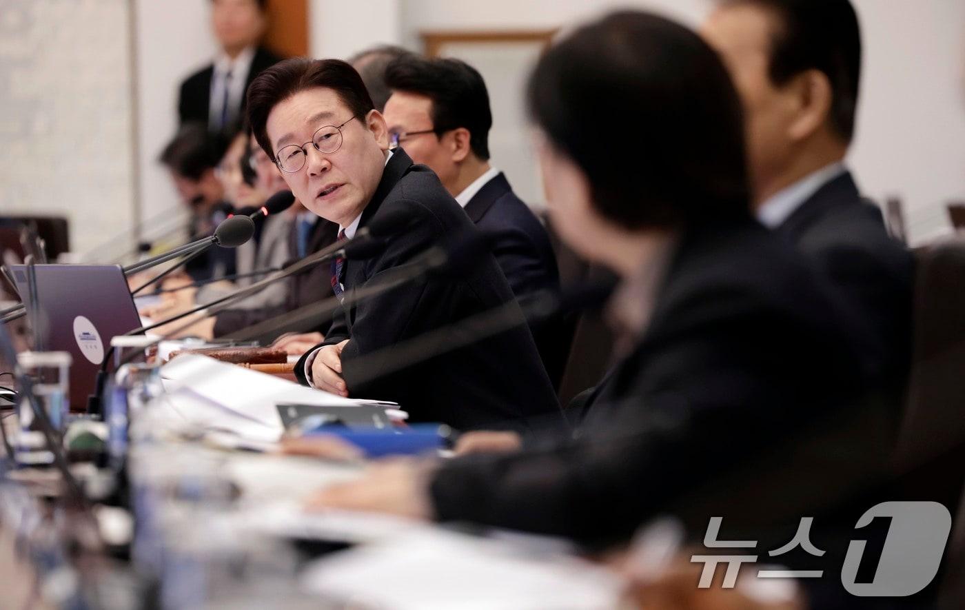 본문 이미지 - 이재명 대통령이 24일 청와대에서 열린 국무회의에서 발언을 하고 있다. 2026.2.24 ⓒ 뉴스1 허경 기자