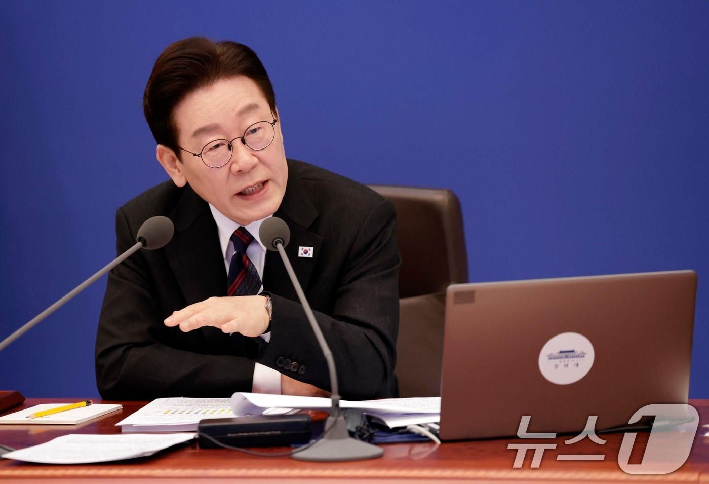 본문 이미지 - 이재명 대통령이 24일 청와대에서 열린 국무회의에서 발언을 하고 있다. 2026.2.24 ⓒ 뉴스1 허경 기자