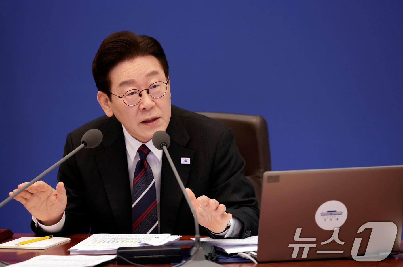 본문 이미지 - 이재명 대통령이 24일 청와대에서 열린 국무회의에서 발언을 하고 있다. 2026.2.24 ⓒ 뉴스1 허경 기자