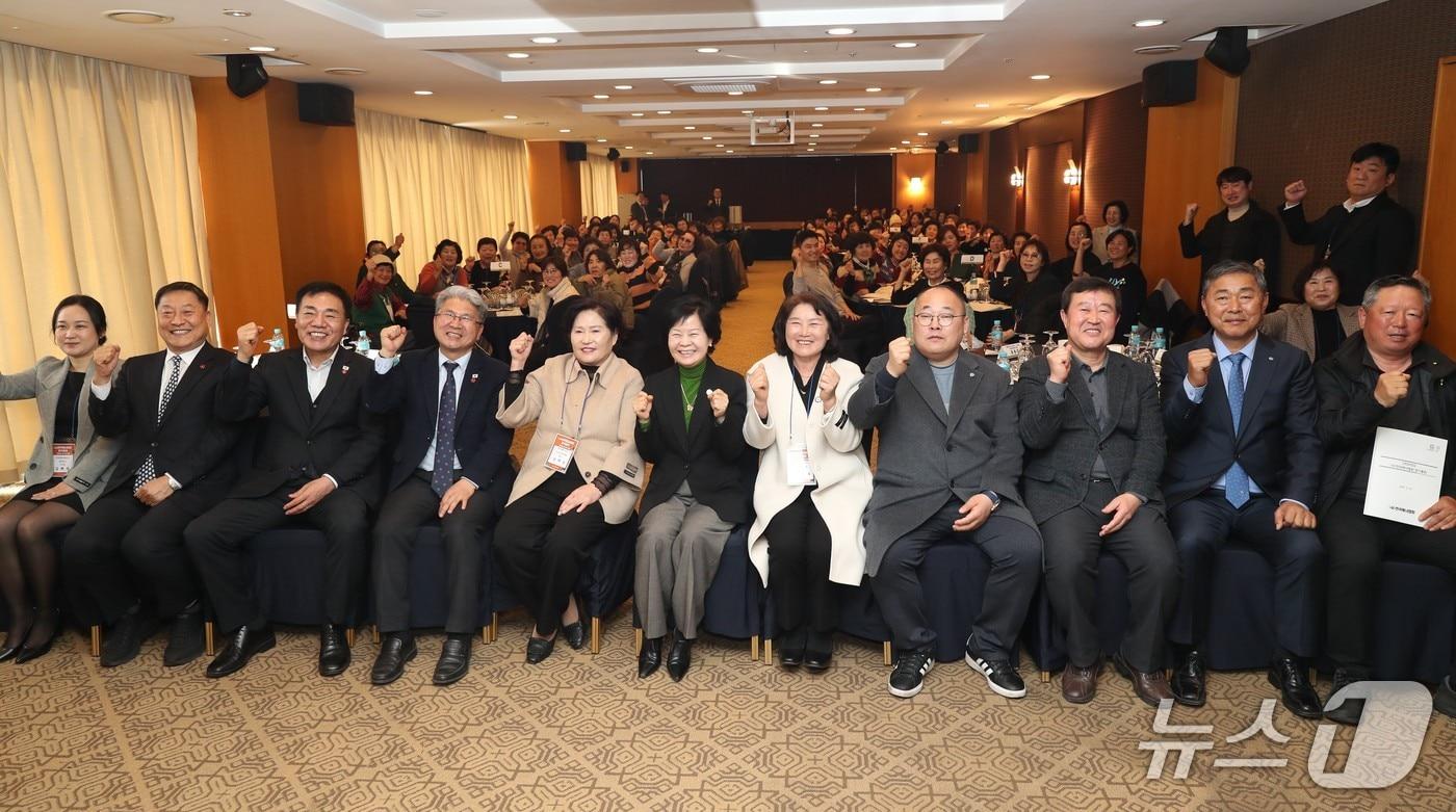 본문 이미지 - 23일 열린 전국해녀협회 정기총회./뉴스1 