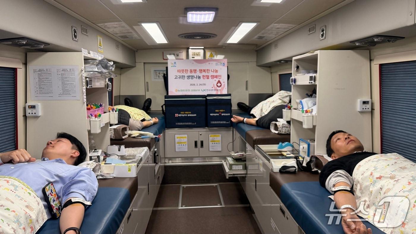 본문 이미지 - 생명나눔 헌혈 캠페인.(농협 강원본부 제공. 재판매 및 DB금지)/뉴스1