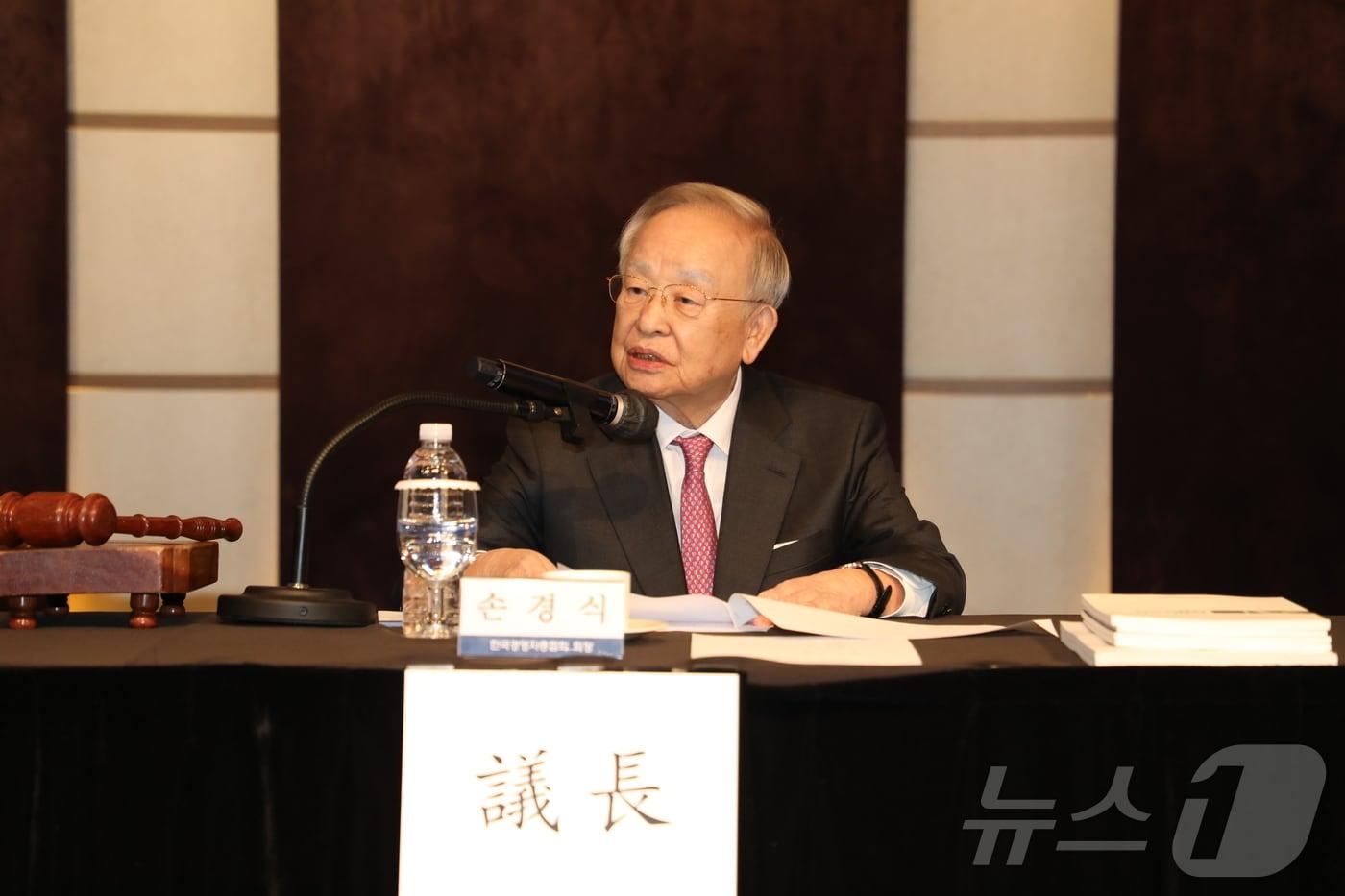 본문 이미지 - 24일 서울 중구 웨스틴 조선 호텔에서 열린 한국경영자총협회 제57회 정기총회에 참석한 손경식 경총 회장(경총 제공) 2026.2.24