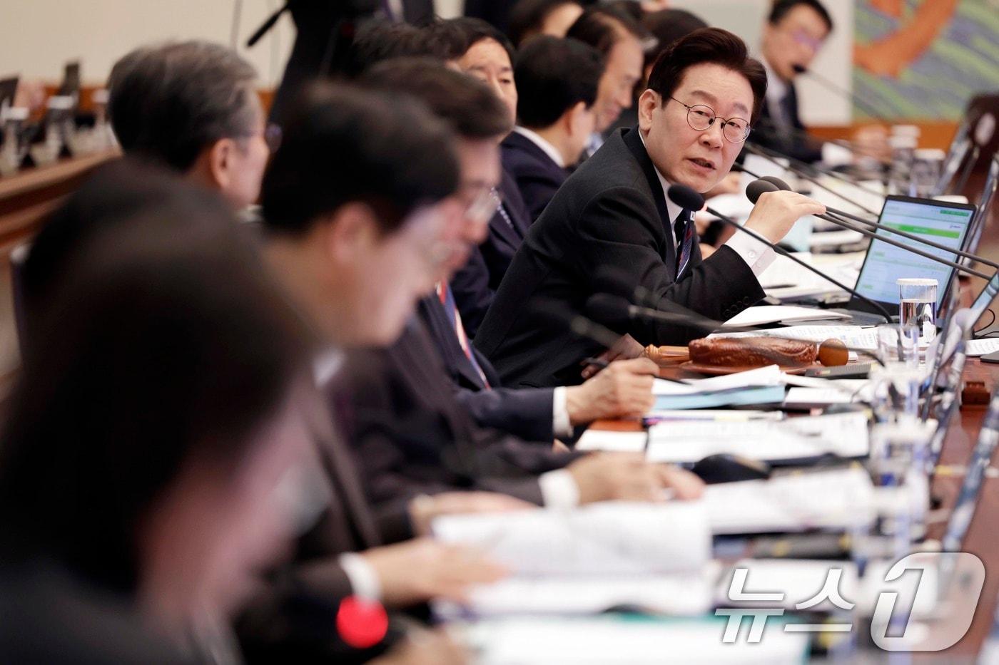 본문 이미지 - 이재명 대통령이 24일 청와대에서 열린 국무회의에서 발언을 하고 있다. 2026.2.24 ⓒ 뉴스1 허경 기자