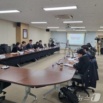 본문 이미지 - ‘2025 아랍헬스 참가기업 사후 간담회’.(강원도 제공. 재판매 및 DB금지)/뉴스1