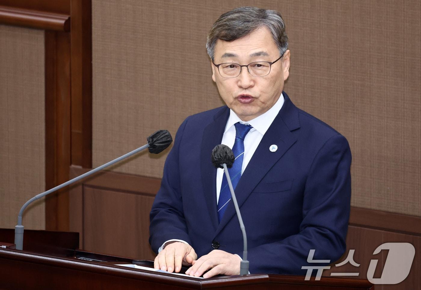 본문 이미지 - 정근식 서울시교육감이 24일 오후 서울 중구 서울시의회에서 열린 334회 임시회 개회식에서 인사말을 하고 있다. 2026.2.24 ⓒ 뉴스1 최지환 기자