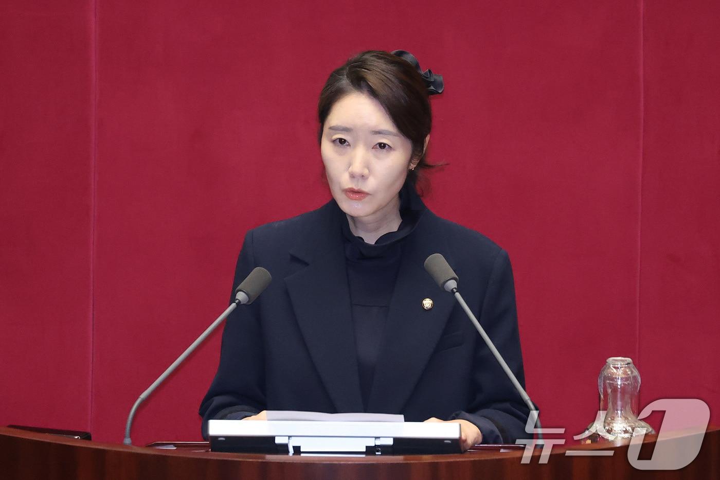 본문 이미지 - 강선우 무소속 의원이 24일 서울 여의도 국회에서 열린 제432회국회(임시회) 제8차 본회의에서 신상 발언을 하고 있다. 2026.2.24 ⓒ 뉴스1 신웅수 기자