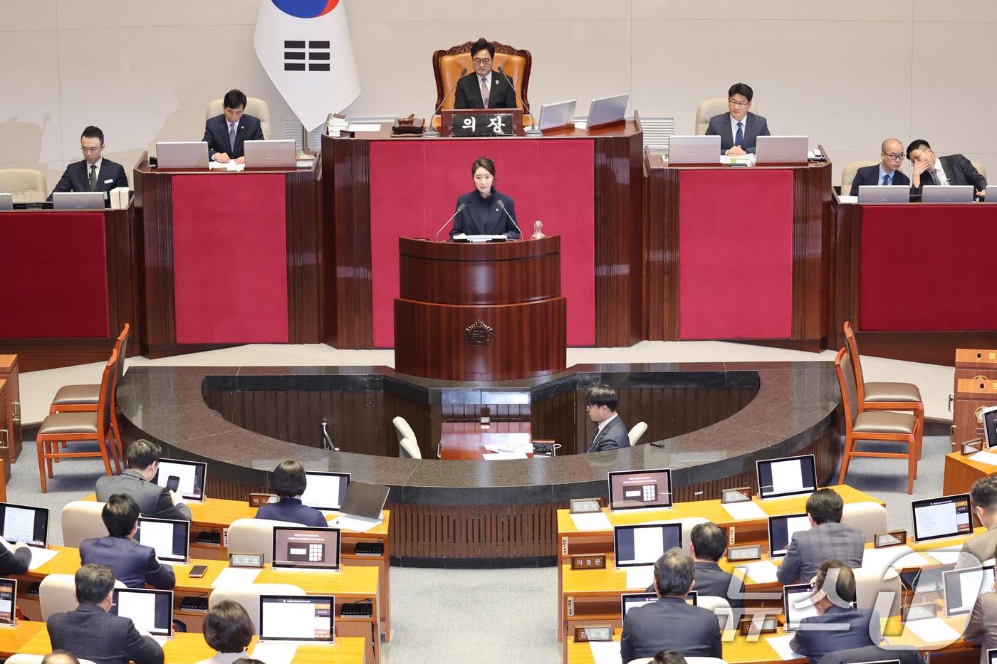 본문 이미지 - 강선우 무소속 의원이 24일 서울 여의도 국회에서 열린 제432회국회(임시회) 제8차 본회의에서 신상 발언을 하고 있다. 2026.2.24 ⓒ 뉴스1 신웅수 기자