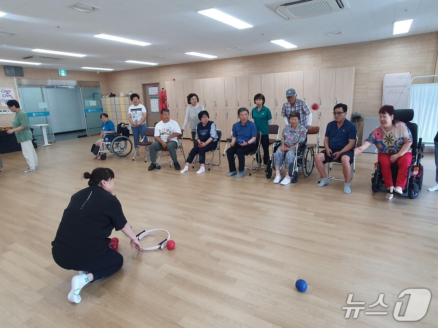 본문 이미지 -  보치아 경기 모습.(충주시 제공. 재판매 및 DB금지)/뉴스1