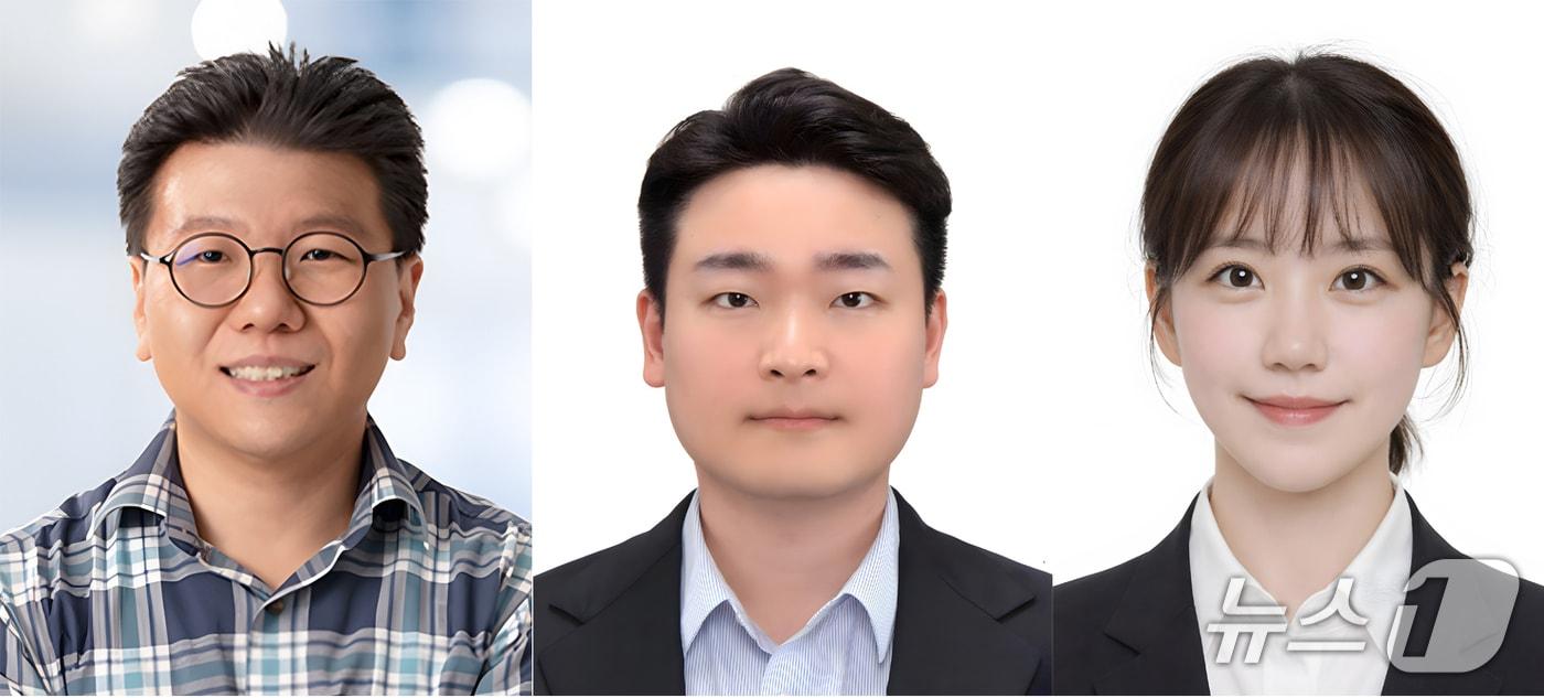 본문 이미지 - 포스텍 신소재공학과 첨단재료과학부 이동화 교수팀과 삼성전자 통합기술원이 반도체 핵심 소재의 원자 움직임을 정밀하게 예측하는 AI 기반 시뮬레이션 기술을 개발했다. 왼쪽부터 포스텍 이동화 교수와 신소재공학과 김성훈 박사, 통합과정 신효경 씨(포스텍 제공, 재판매 및 DB금지) 2026.2.25/뉴스1