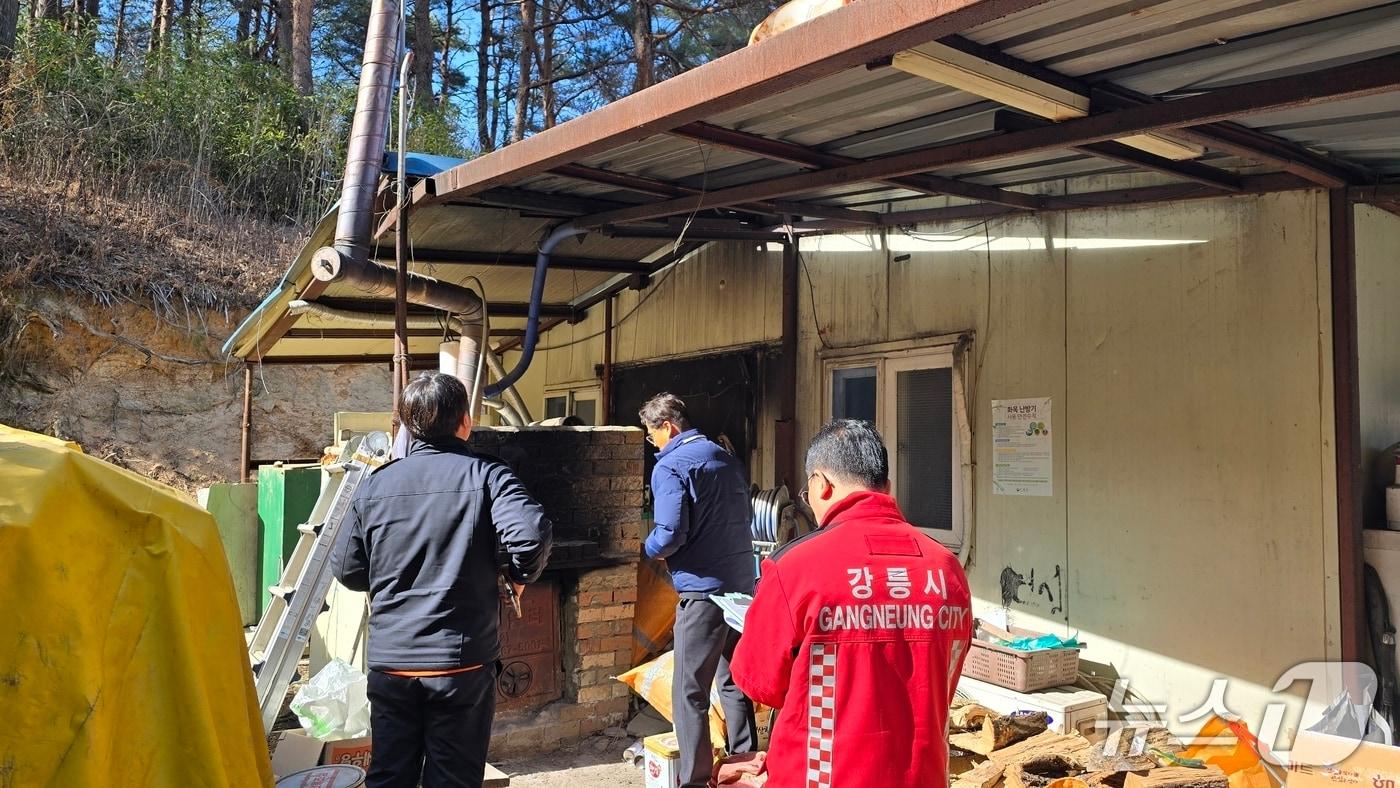 본문 이미지 - 화목보일러 사용 가구 합동점검.(강릉시 제공, 재판매 및 DB 금지) 2026.2.25/뉴스1