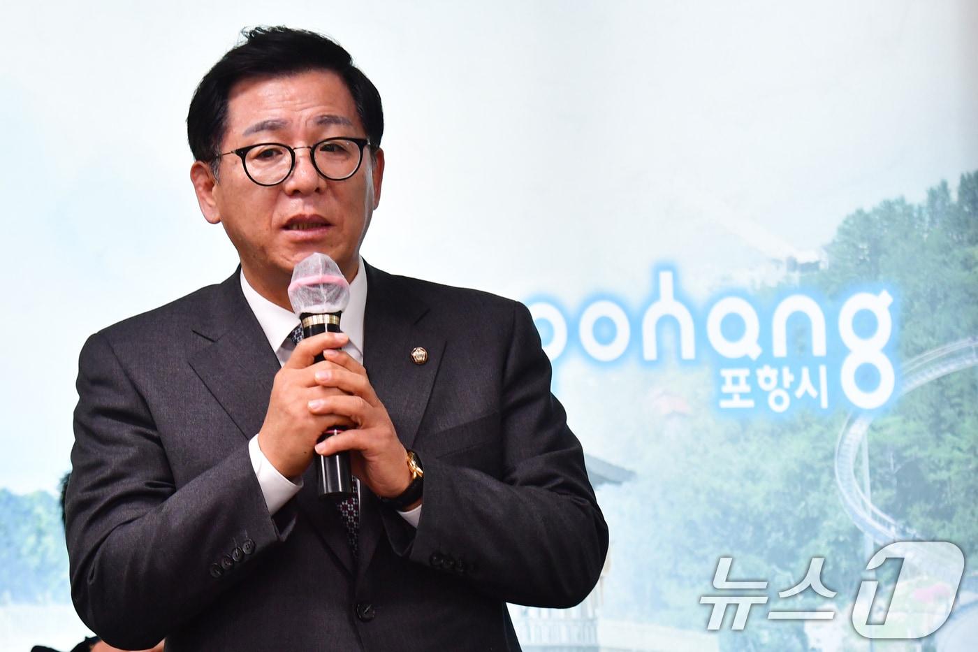 본문 이미지 - 국민의힘 이상휘(포항남·울릉) 국회의원이 25일 포항시청 브리핑룸에서 기자간담회를 진행하고 있다. 이 의원은 "K-스틸법의 후속 법안과 지역 경제활성화를 위해 포스코와 면밀히 협력해 상생할 수 있는 방안을 강구하고 있다＂고 말했다. 2026.2.25 ⓒ 뉴스1 최창호 기자