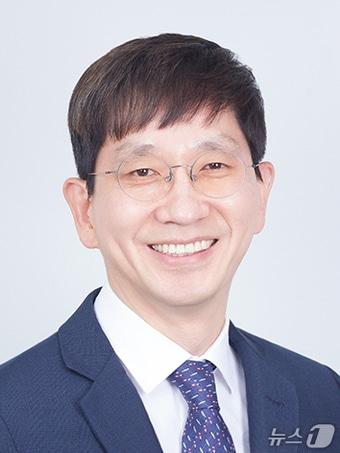 본문 이미지 - KB금융지주 사외이사후보추천위원회는 25일 신임 사외이사 후보로 서정호 법무법인 더위즈 대표변호사를 추천했다고 밝혔다.사진은 서정호 변호사. (사진제공/KB금융지주). 2026.02.25. ⓒ 뉴스1