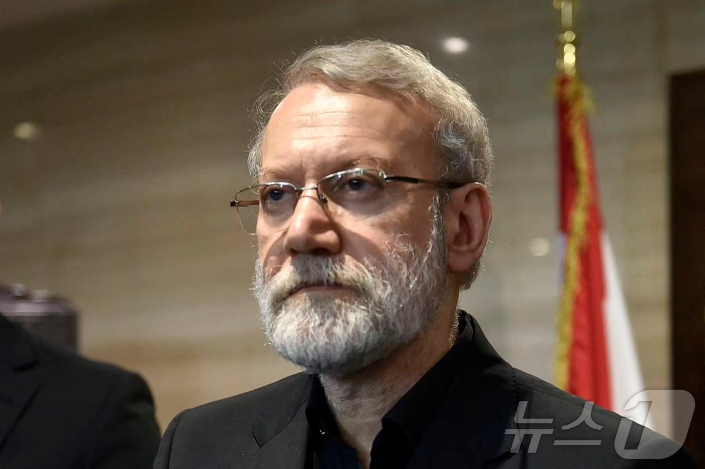 본문 이미지 - 알리 라리자니 이란 최고국가안보회의 사무총장이 2025년 8월 베이루트 레바논의회에서 연설하고 있다. 2025.8.13 ⓒ AFP=뉴스1