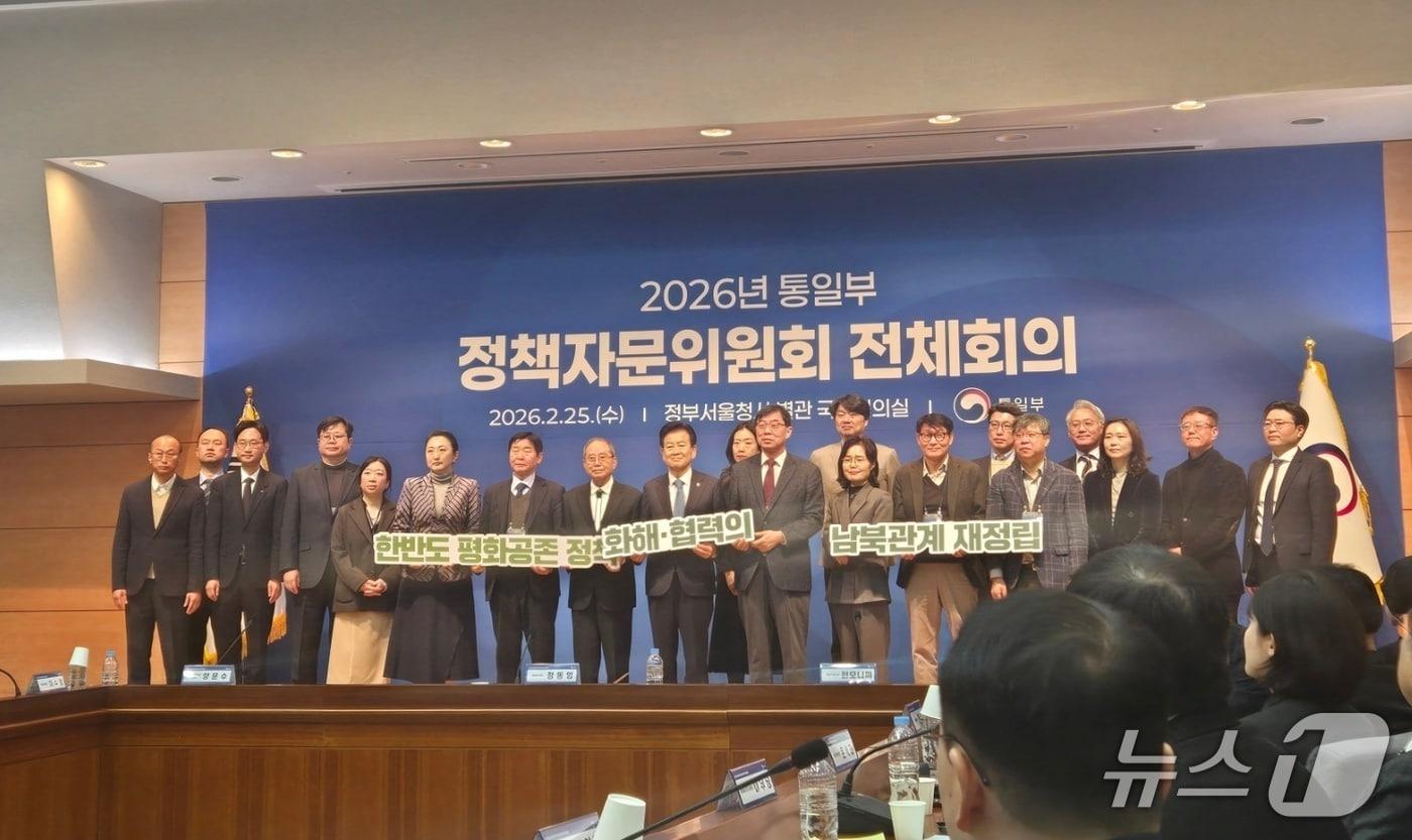 본문 이미지 - 25일 정부서울청사 별관에서 열린 '2026년 정책자문위원회 첫 전체회의'. 2026.2.25 ⓒ 뉴스1