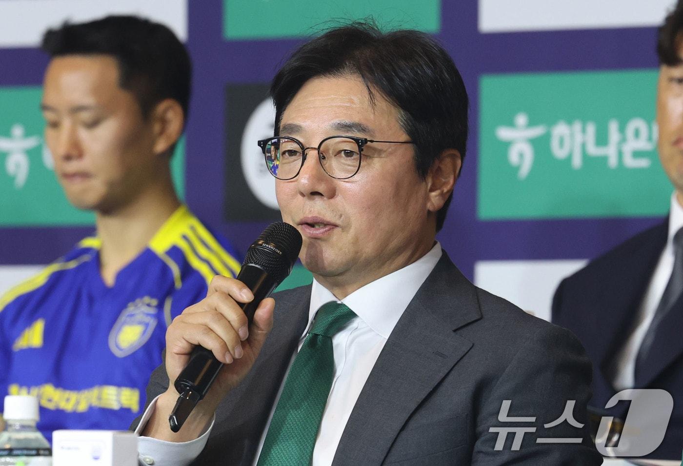 본문 이미지 - 황선홍 대전 하나시티즌 감독이 25일 오전 서울 서대문구 스위스그랜드호텔에서 열린 하나은행 K리그1 2026 개막 미디어데이에서 시즌 각오를 밝히고 있다. 2026.2.25 ⓒ 뉴스1 이광호 기자