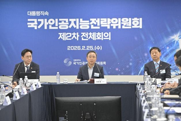 본문 이미지 -  임문영 국가인공지능전략위원회 상근 부위원장(가운데) (과학기술정보통신부 제공. 재판매 및 DB 금지) 2026.2.25