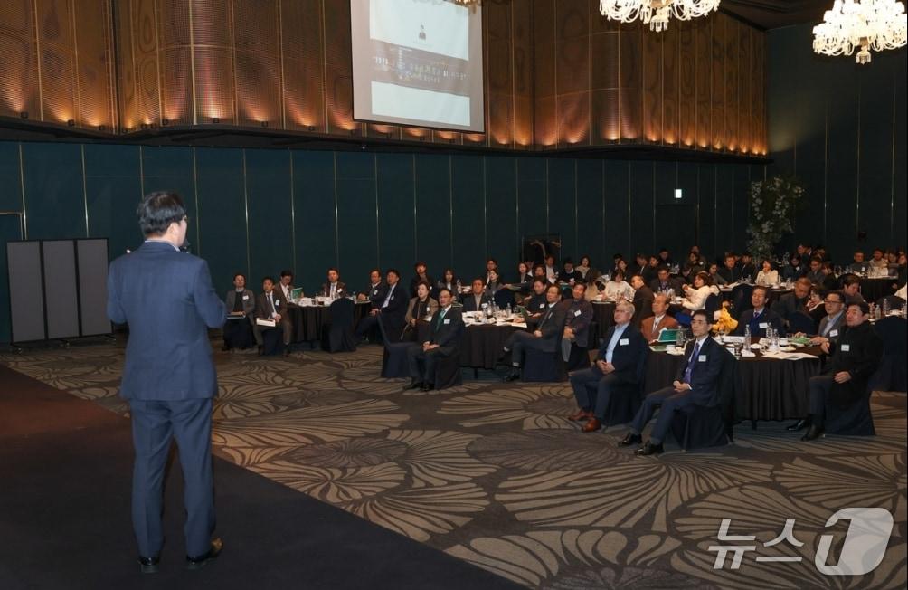 본문 이미지 - 박병창 교보증권 영업부 이사가 iM뱅크 재테크(財-Tech) 포럼 참석자들을 대상으로 강연을 하고 있다.(iM뱅크 제공, 재판매 및 DB 금지)