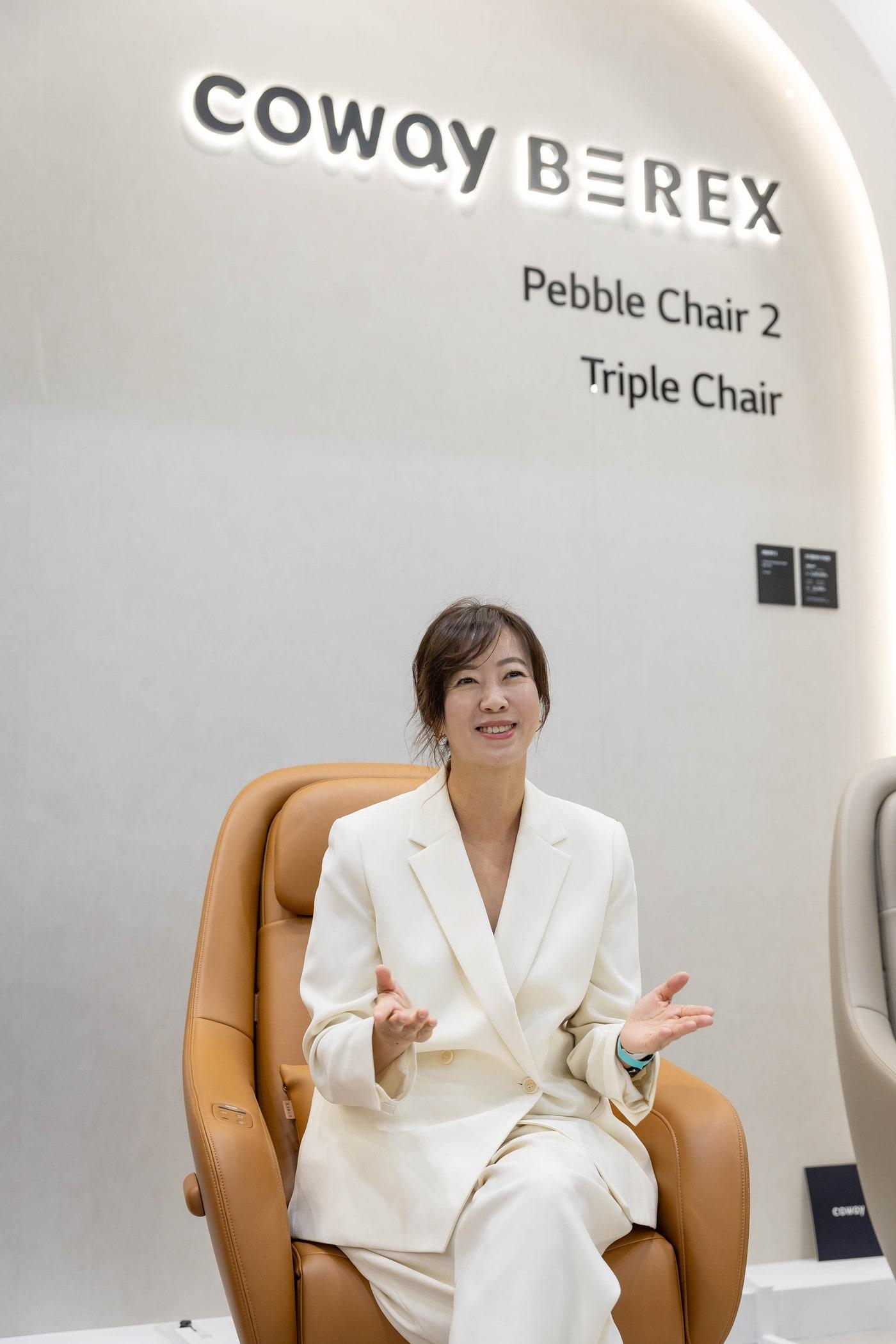 본문 이미지 - 심병희 코웨이 마케팅 본부장이 비렉스 신제품에 대해 소개하고 있다.(코웨이 제공)