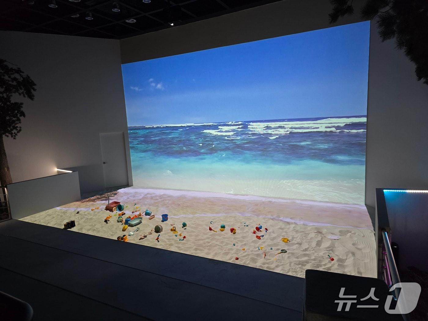 본문 이미지 - 강릉 미디어아트 기반 문화시설 온빛포레스트 내부.(강릉시 제공, 재판매 및 DB 금지) 2026.2.25/뉴스1