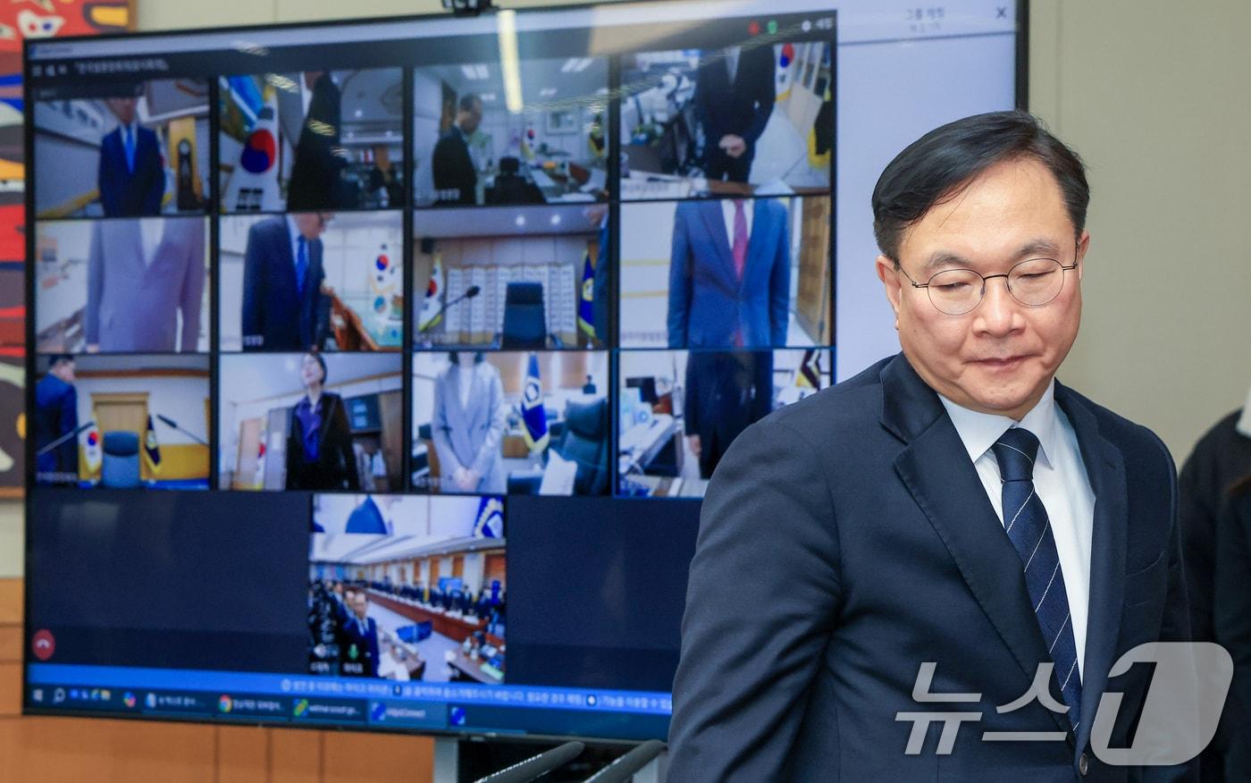 본문 이미지 - 박영재 법원행정처장이 지난 25일 오후 서울 서초구 대법원 청사에서 열린 전국법원장회의에 참석하고 있다. (공동취재) 2026.2.25 ⓒ 뉴스1 김도우 기자